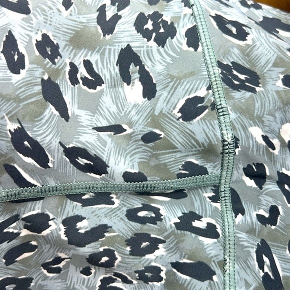 Varley Leopard Cheetah Print Leggings Small Gray Green Black White Animal Print - Picture 12 of 15